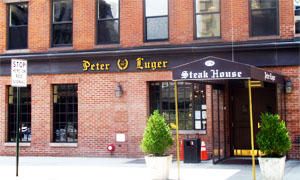 Gustare la bistecca più grande d'America da Peter Luger-300x180