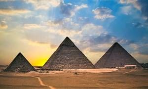 Le maestose piramidi di Giza-300x180