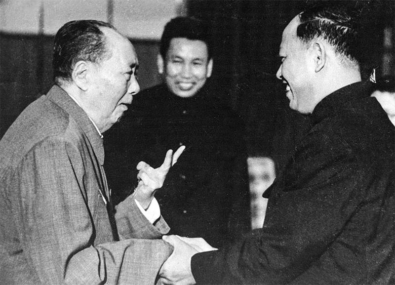 Pol Pot con Mao-2-800x400